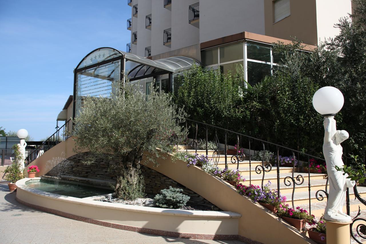 Hotel Plaza Llido Degli Estensi Eksteriør billede