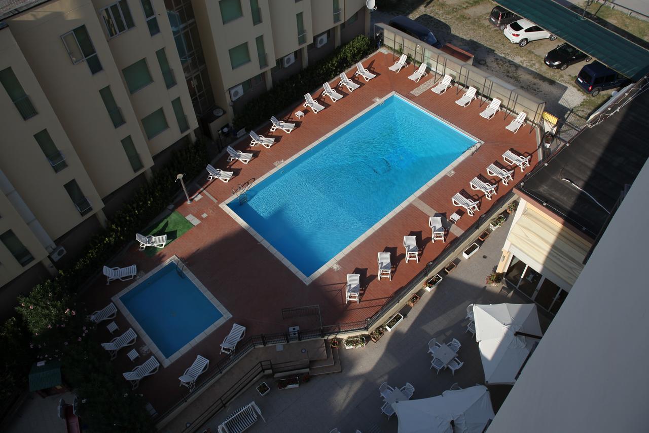 Hotel Plaza Llido Degli Estensi Eksteriør billede