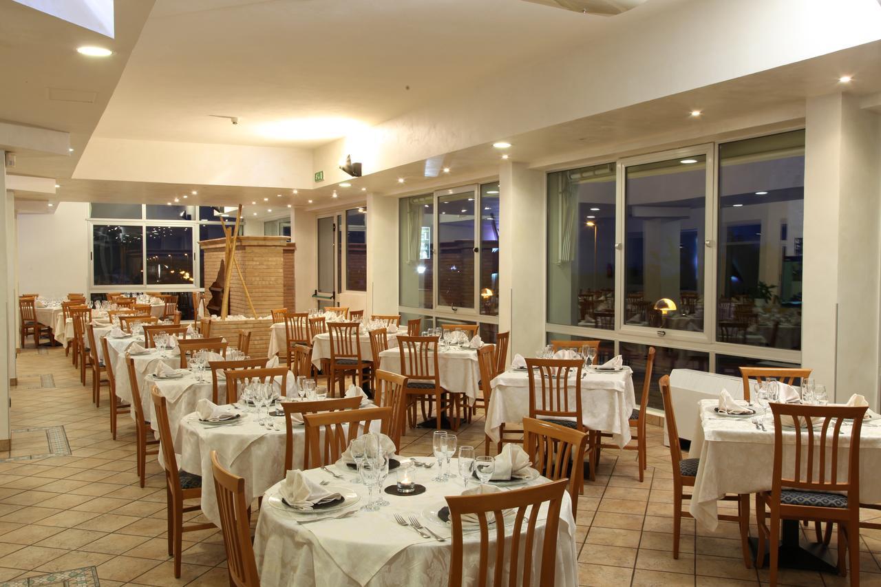 Hotel Plaza Llido Degli Estensi Eksteriør billede