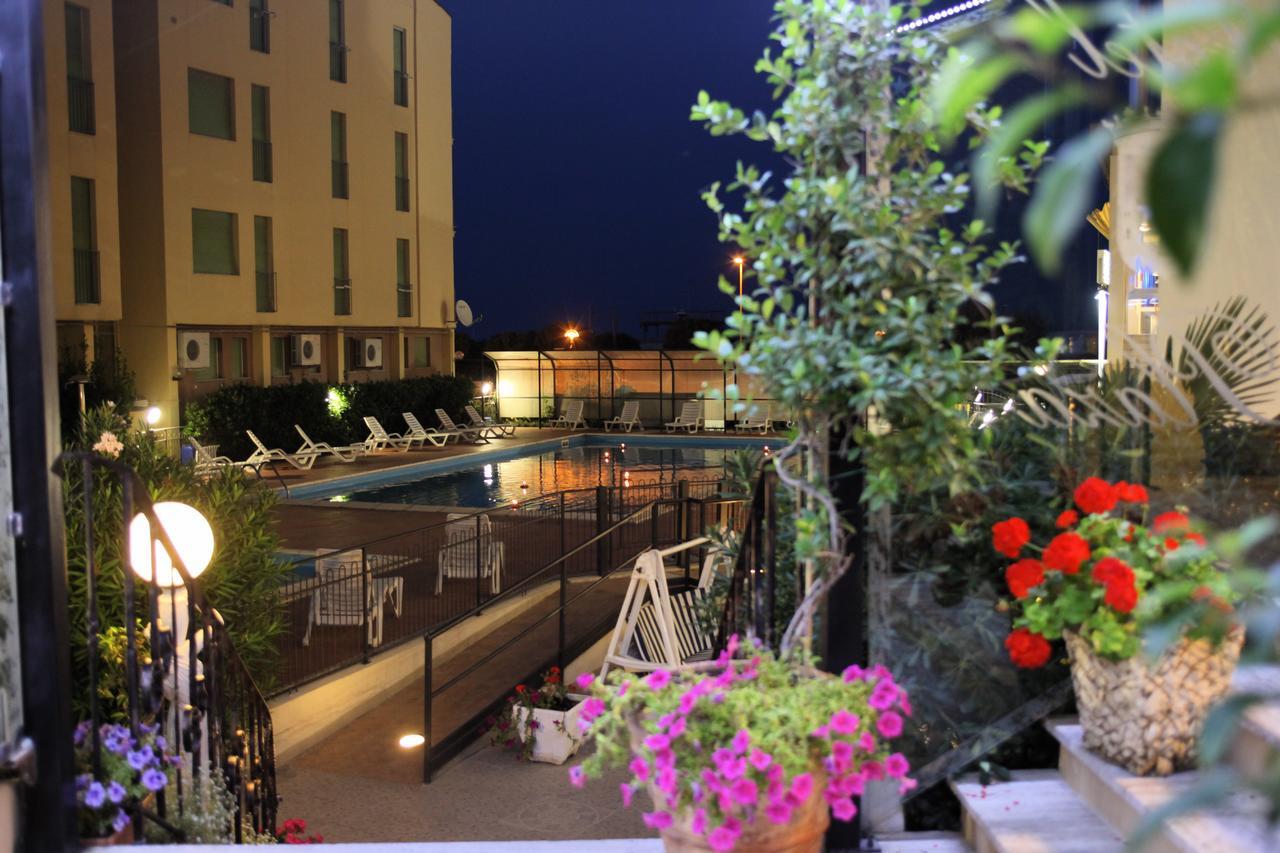 Hotel Plaza Llido Degli Estensi Eksteriør billede