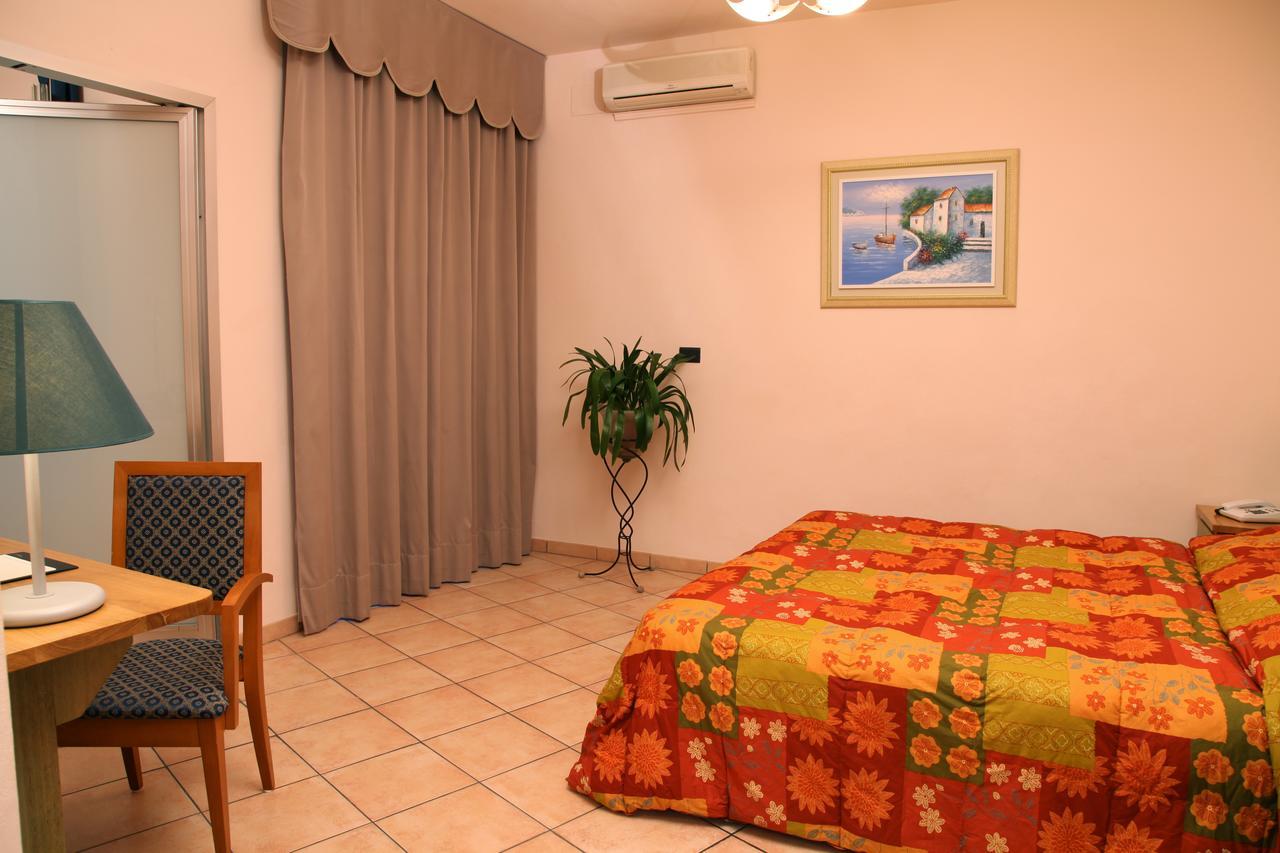 Hotel Plaza Llido Degli Estensi Eksteriør billede