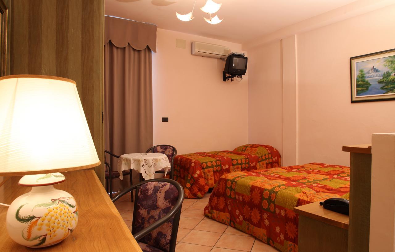 Hotel Plaza Llido Degli Estensi Eksteriør billede