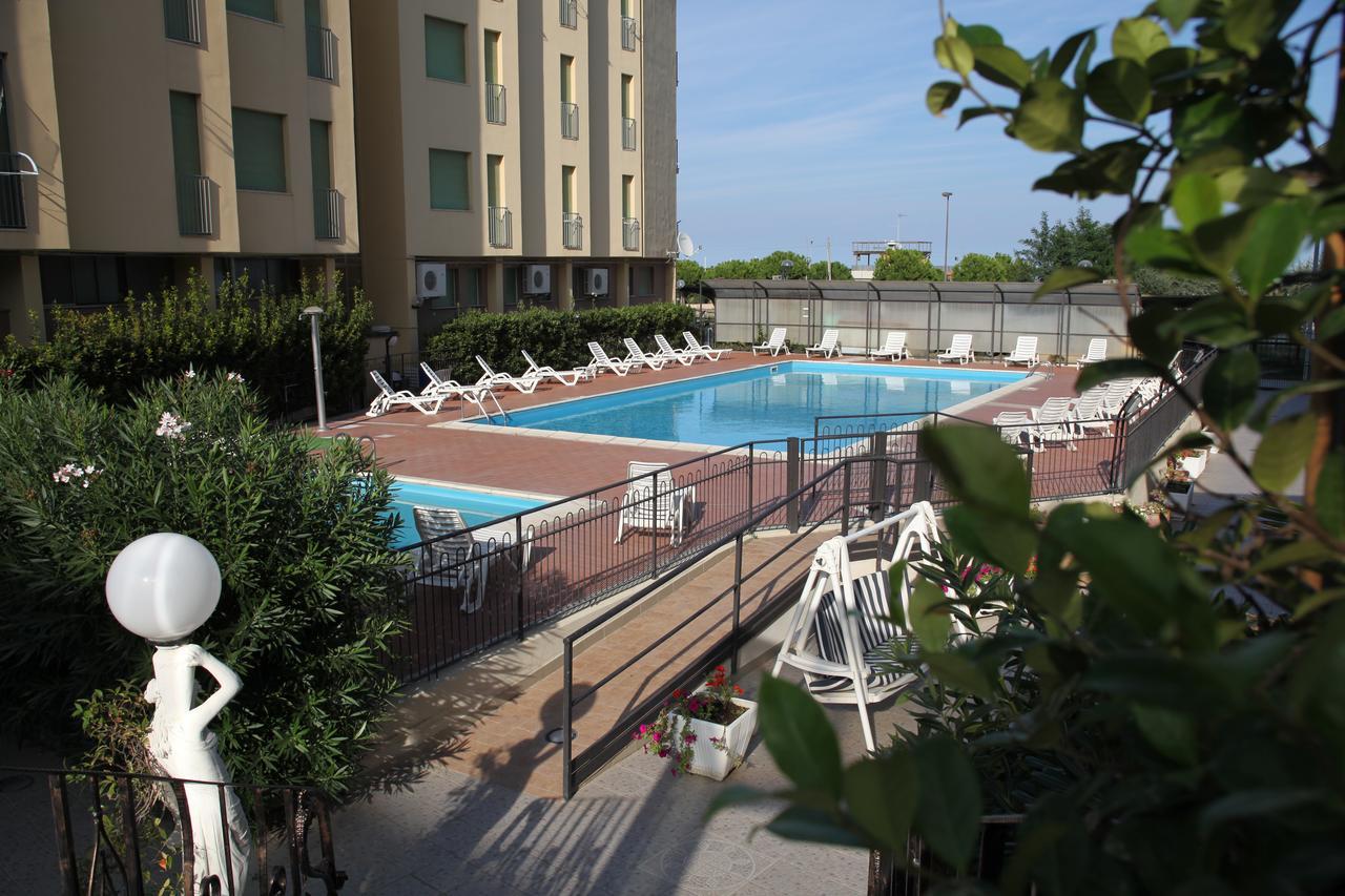Hotel Plaza Llido Degli Estensi Eksteriør billede