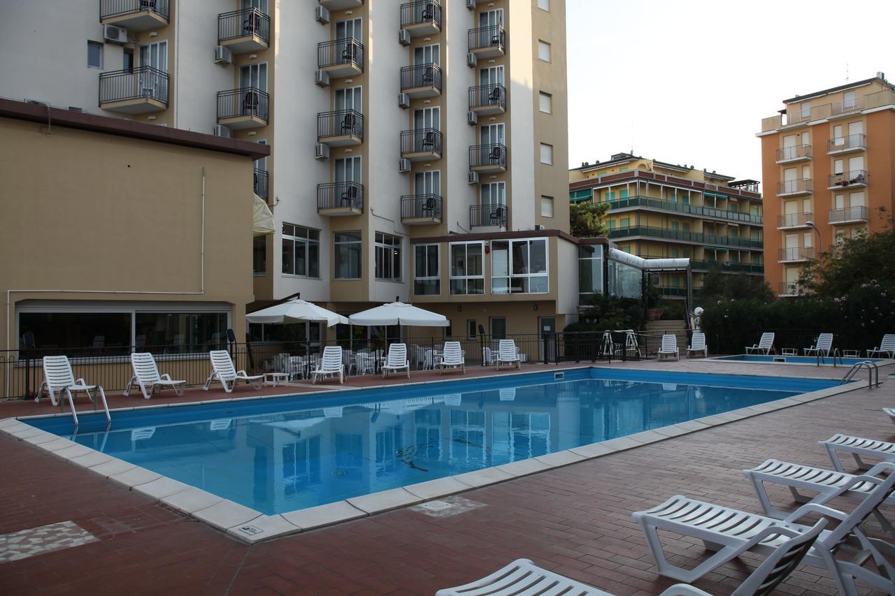 Hotel Plaza Llido Degli Estensi Eksteriør billede