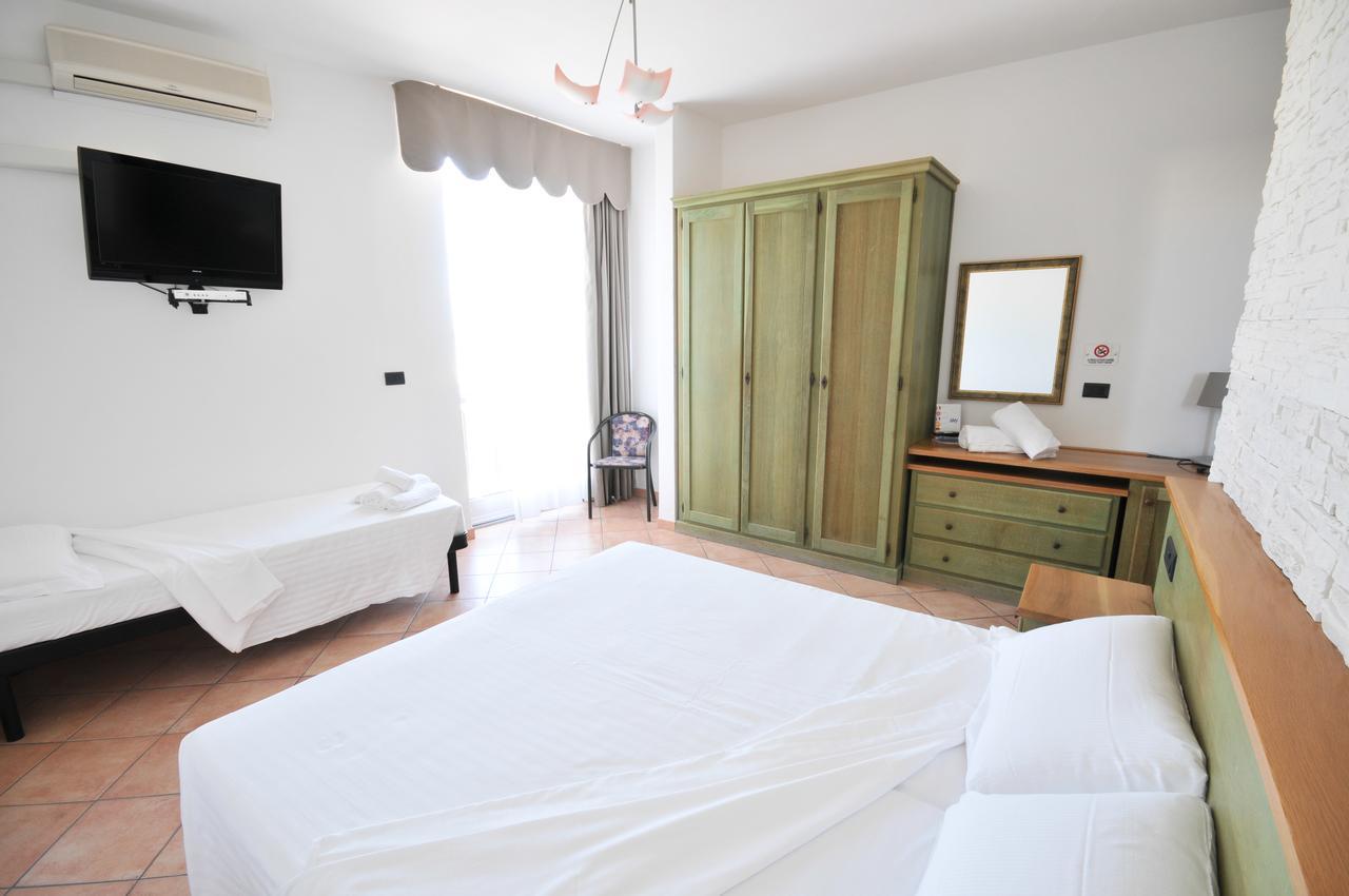 Hotel Plaza Llido Degli Estensi Eksteriør billede