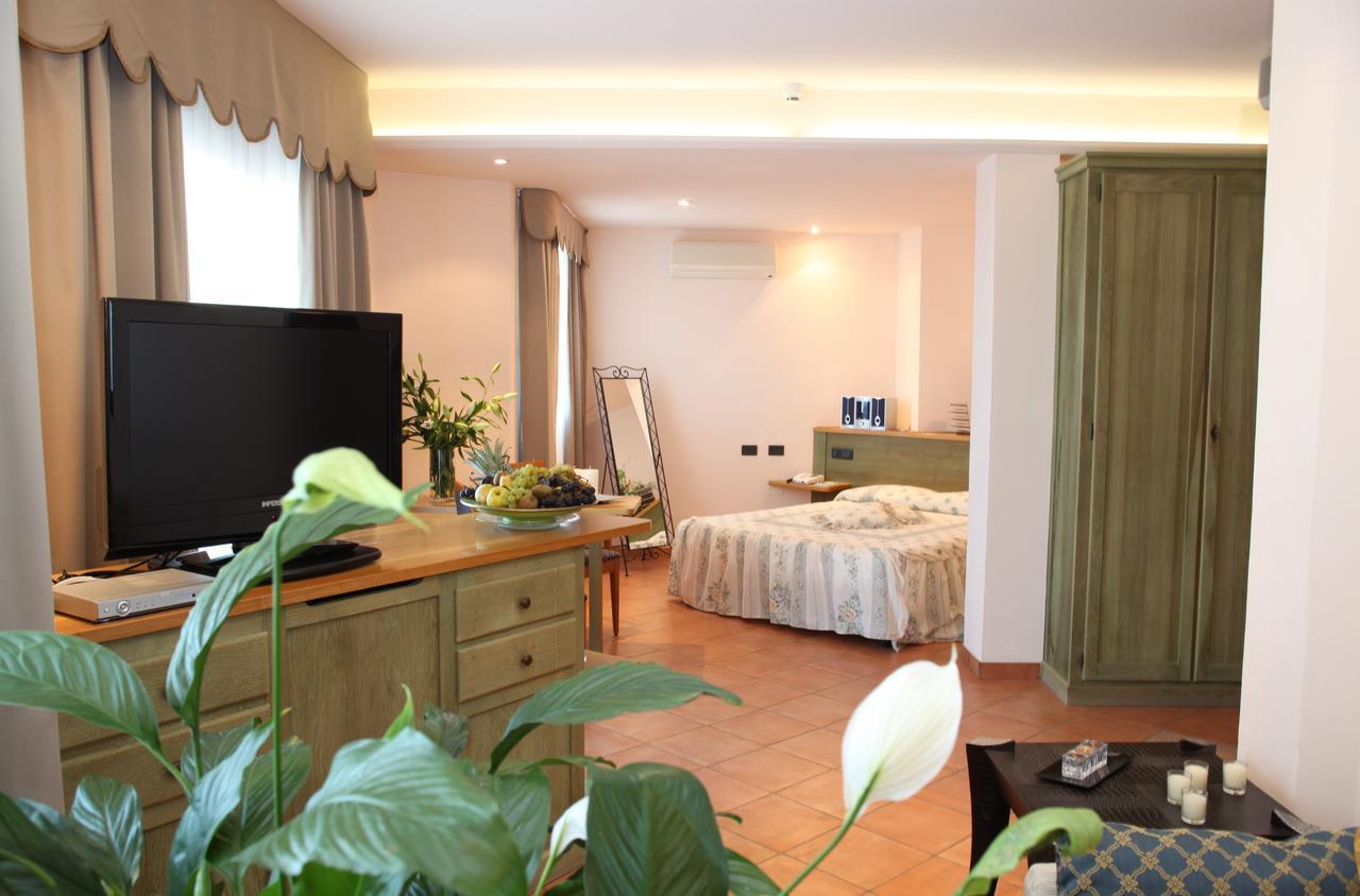 Hotel Plaza Llido Degli Estensi Eksteriør billede