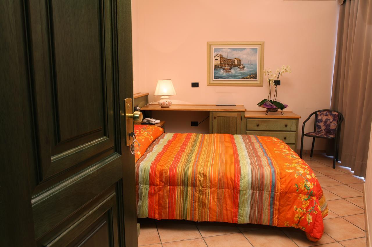 Hotel Plaza Llido Degli Estensi Eksteriør billede